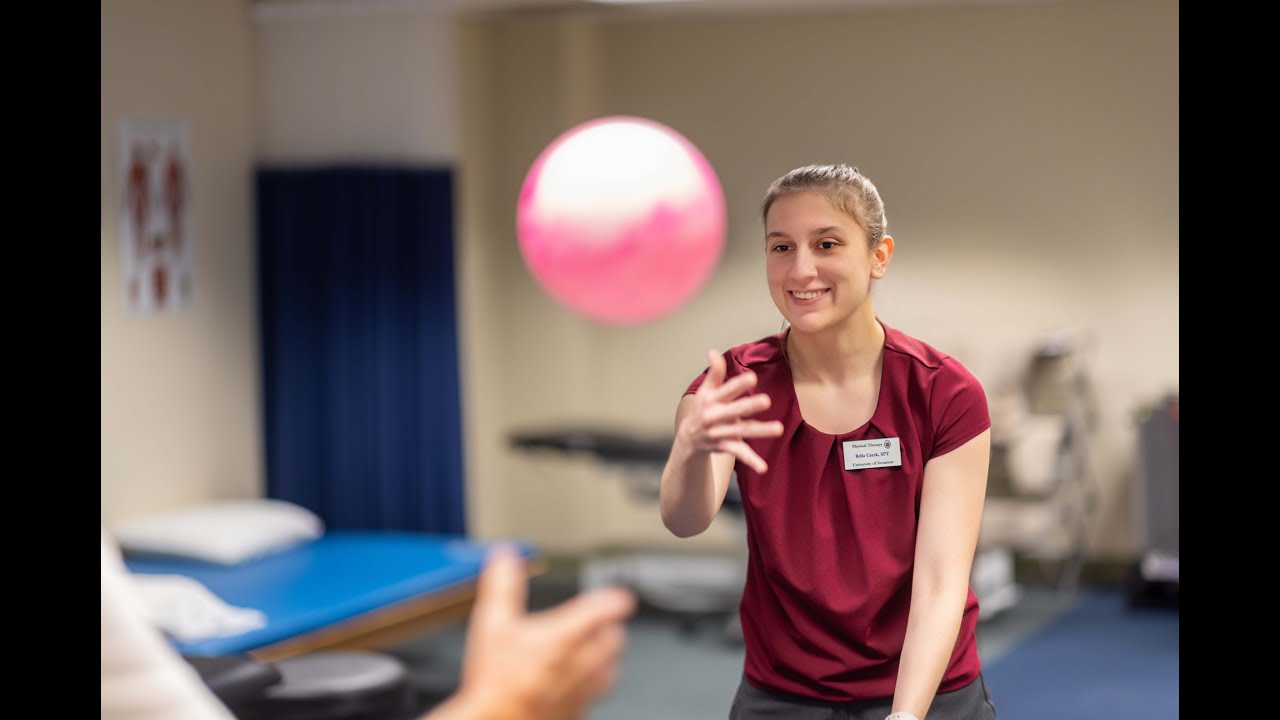 Студенты-медики, обучающиеся по специальности «Физиотерапия», в действии | Практическая клиническ...