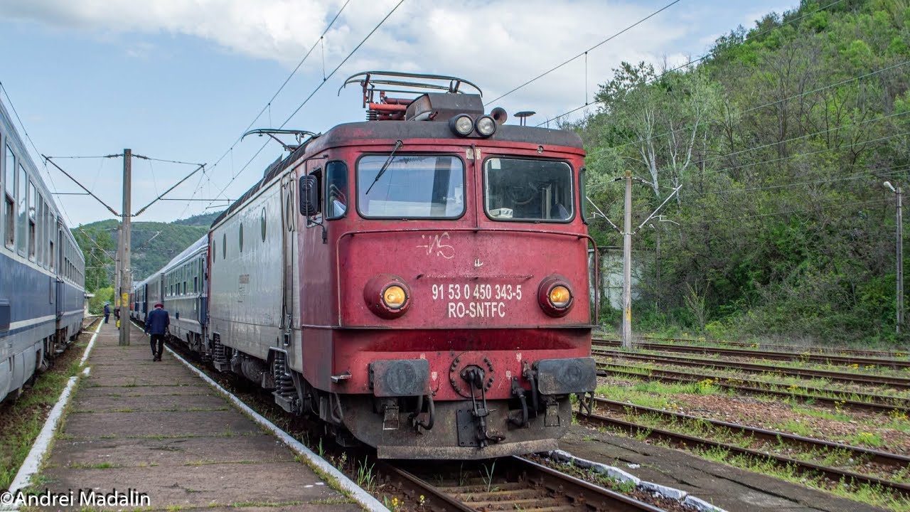 EA 450 343-5 plecare cu IR1692 din Gara Orsova