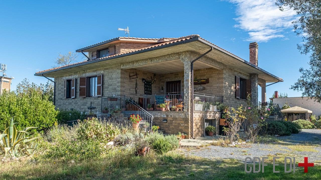 Visita dell'immobile | Blera (VT), Italy | Villa con uliveto e vista sulle colline di Blera