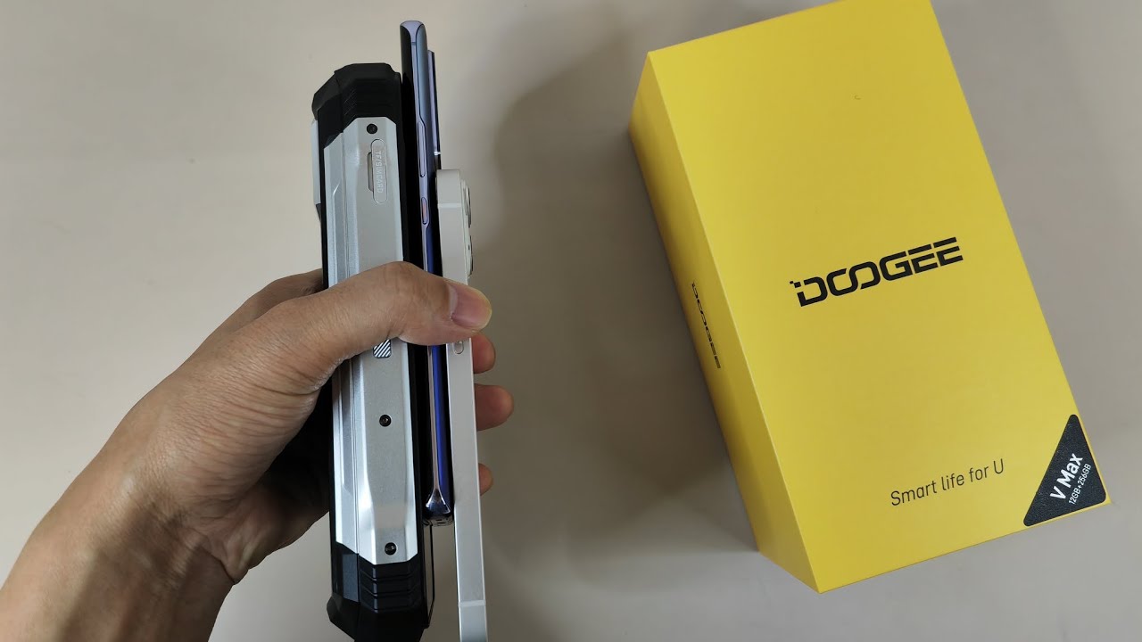 Видео быстрой распаковки DOOGEE VMax. Этот прочный телефон с аккумулятором ёмкостью 22000 мА·ч — ...