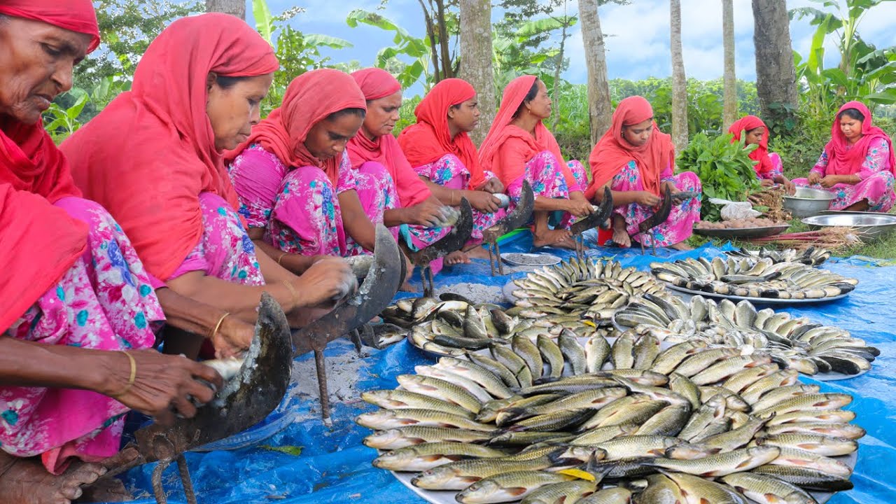 300 Pieces Rohu Fish & Vegetable Mixed Curry Recipe - 70 KG Rui Fish Curry Cooking In Village