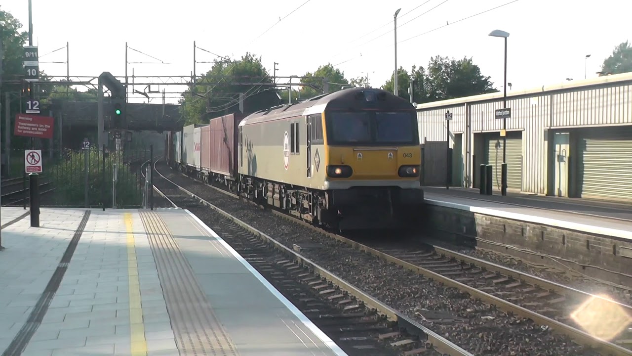 (HD) Europorte 2 92043 &ldquo;Debussy&rdquo; works 4L18 at Watford & Highbury -  4/7/13
