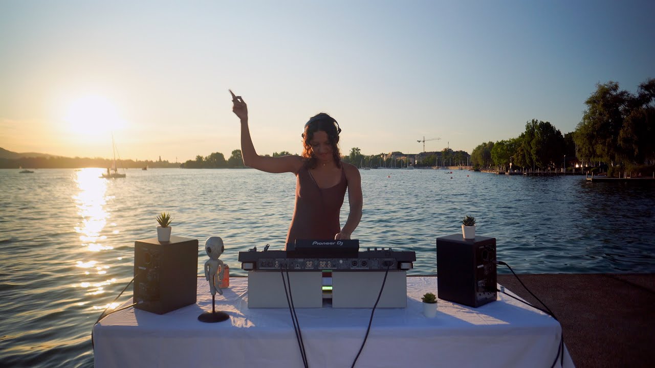 Organic House Mix by CÆTHY | Tiefenbrunnen at Lake Zurich | UNDRSTND