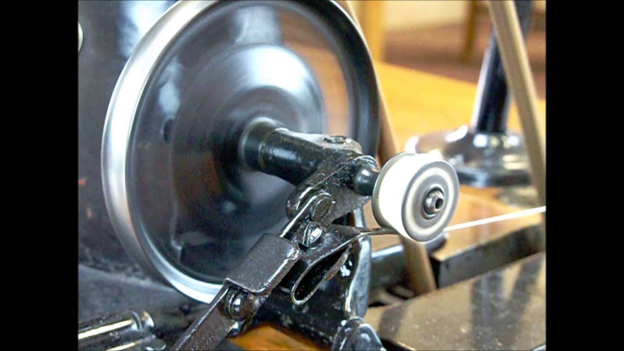 Singer 31 15 Industrial Sewing Machine with Table Leather, Upholstery, Webbing