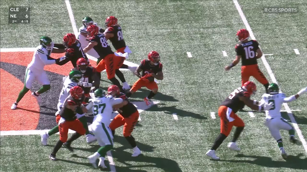 Chase Brown saves his QB on heads-up play