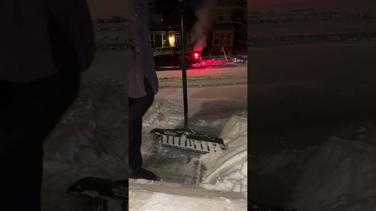 Snow Shoveling in winter #calgary #snow #snowshovel #canadawinter 