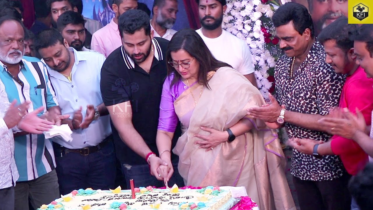 Sumalatha Ambareesh Birthday Celebration Cake Cutting Video | Abishek Ambarish Movies | Ambrish Son