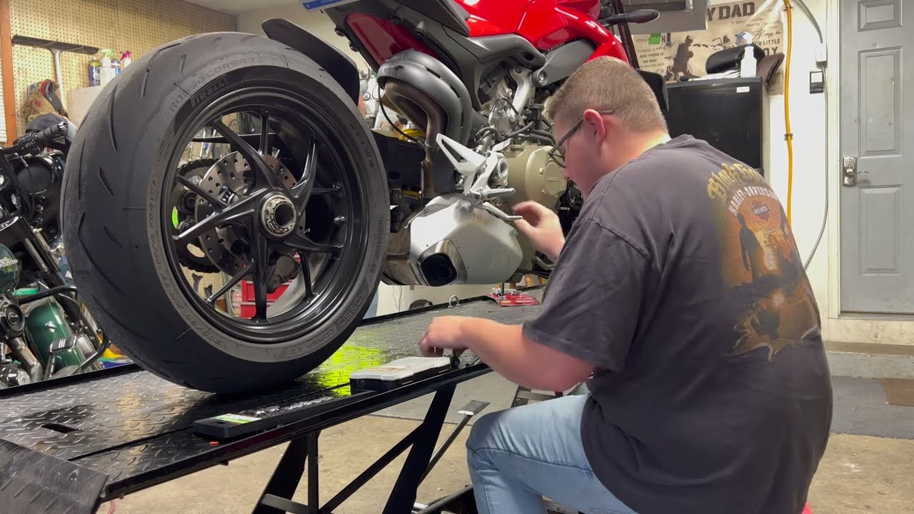 Installing MGP Slip On Exhuast Ducati Streetfighter v4 (TIME LAPSE)