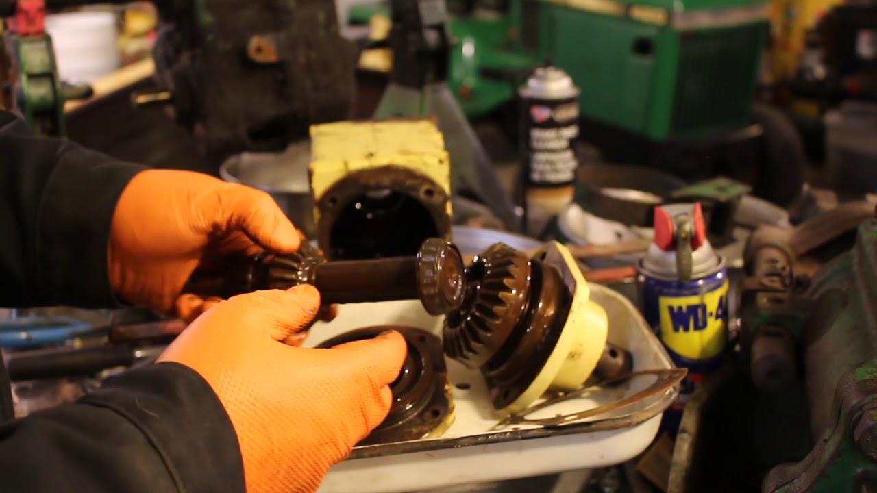 John Deere 420: Part 4 - Deck Gear Box Reseal (2)