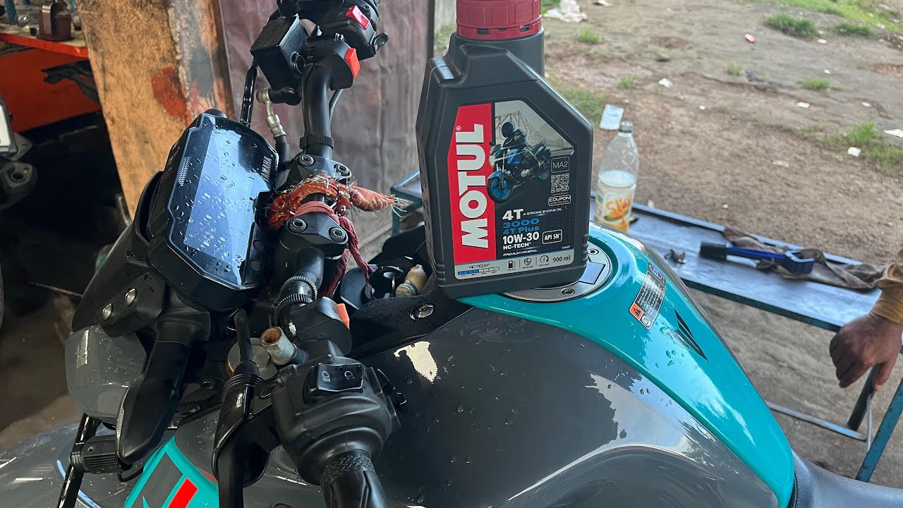 Yamaha mt15 engine oil change, how to do it? MT 15 | Yamaha MT engine oil change karne process#mt15