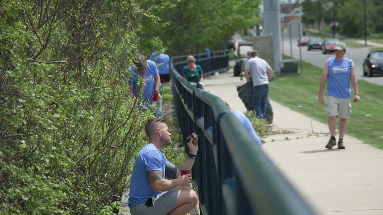 Главная новость в центре города: Торговая палата западного побережья Мичигана.