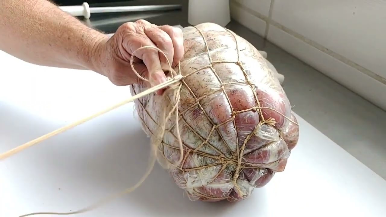 Amarração do presunto cru Culatello!