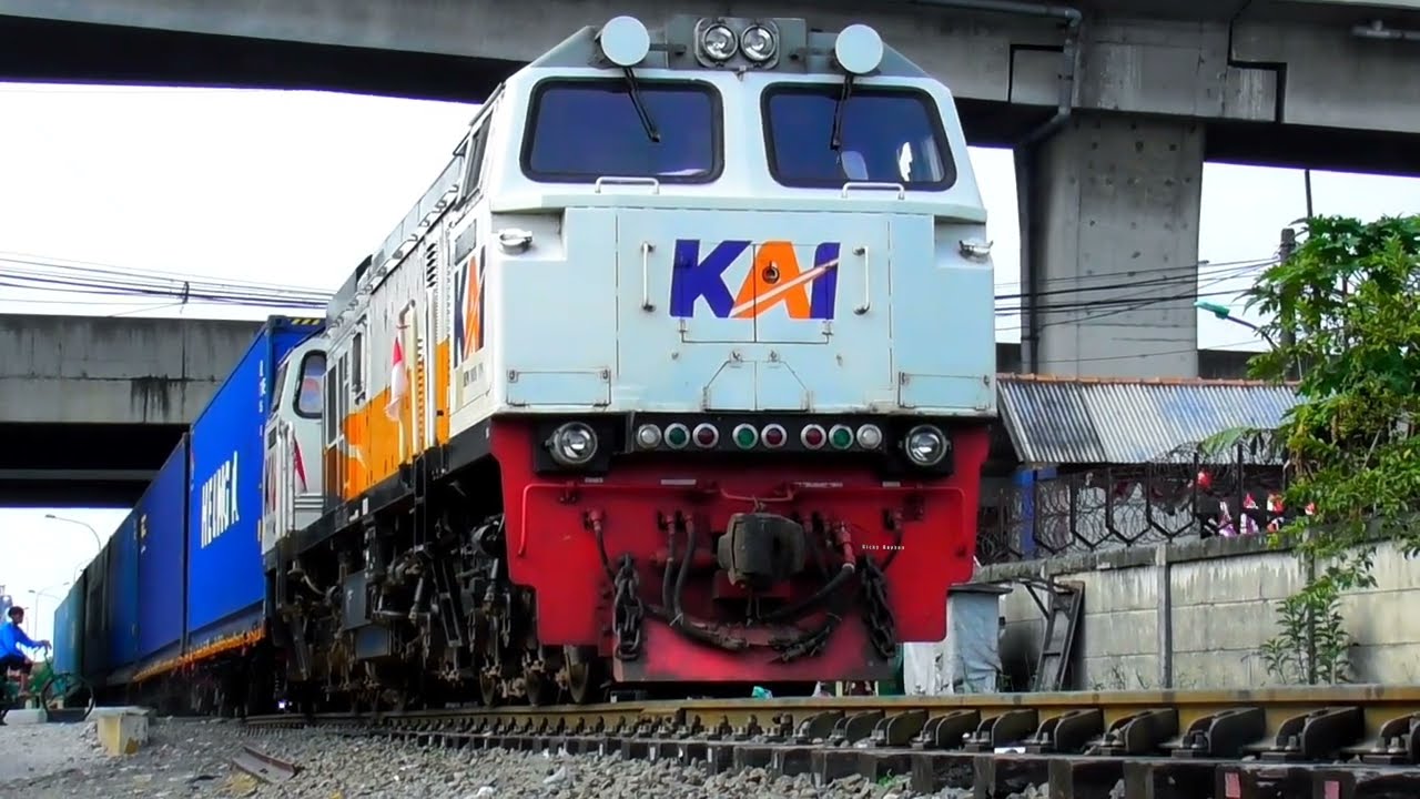 Proses Langsir dan Muat Petikemas KA Abang Priok Di Terminal JICT #part7  #keretaapi