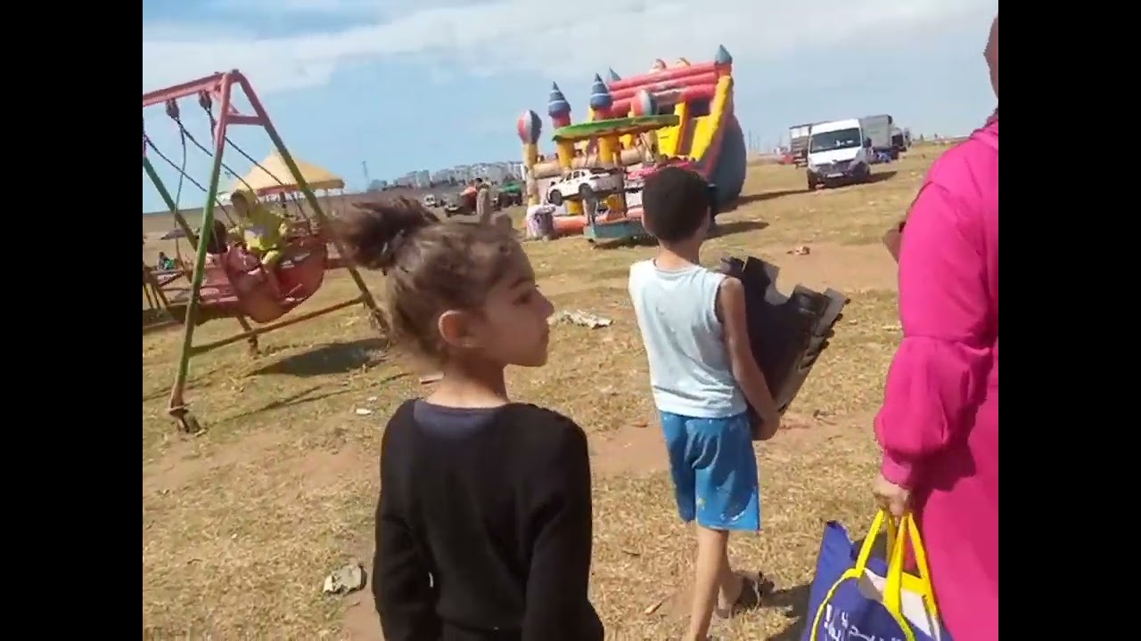 خرجت احفادي الغابة👯👯لقينا حداه سوق 😘😘😘