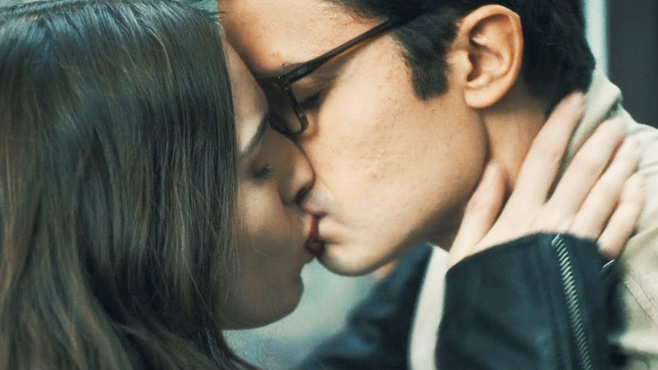 Sounds Like Love | Kissing Scene - Maca and Leo (Maria Valverde and Alex Gonzalez)