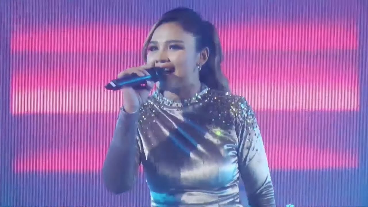 รักพี่ไข่นุ้ย - ตั๊กแตน ชลดา [แสดงสด]
