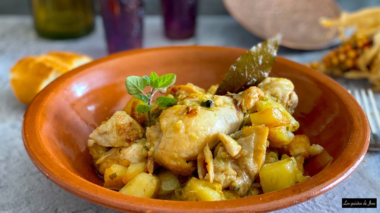POLLO AL VERMUT ROJO EN SALSA CON PATATAS. Receta f&aacute;cil de pollo en salsa