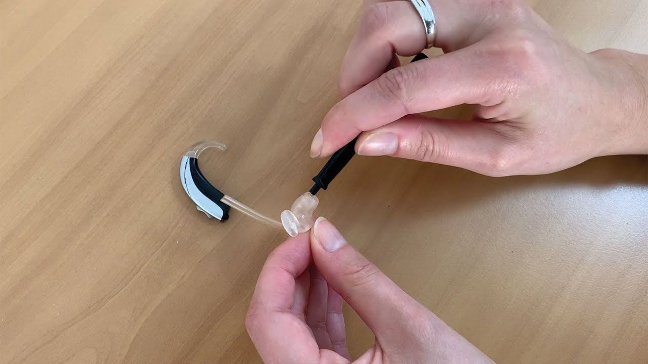 Tutorial: Hörgerätereinigung | Hinter-dem-Ohr-Gerät