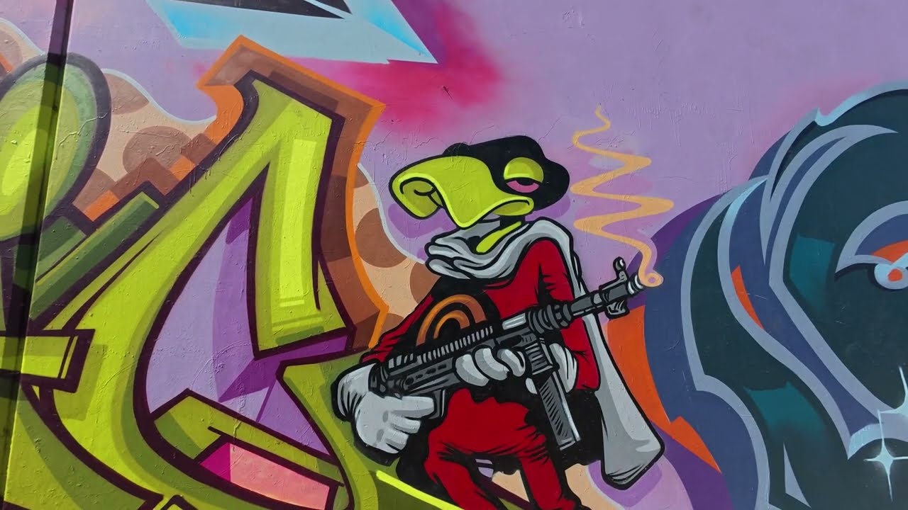 I Walked Through LA’s Graffiti Capital (16th & Hooper)