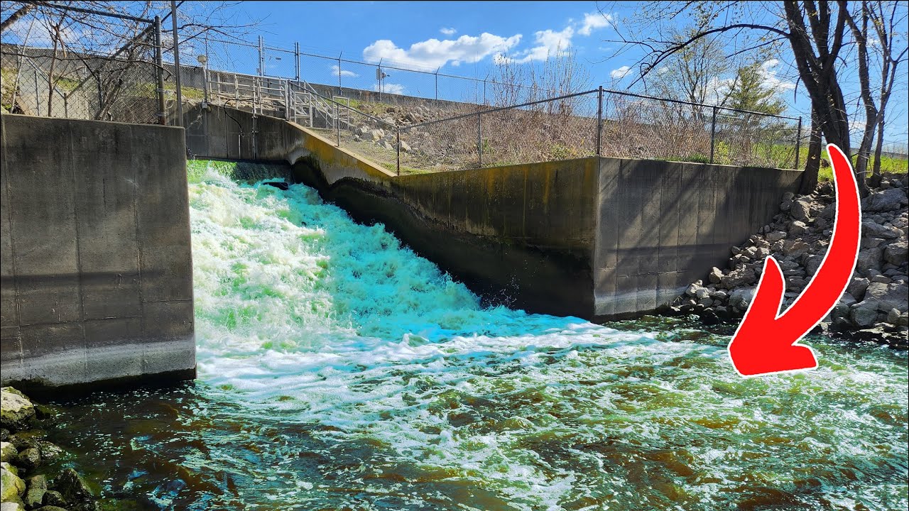 BIG FISH BREAKS MY ROD!! Illinois Spillway Fishing