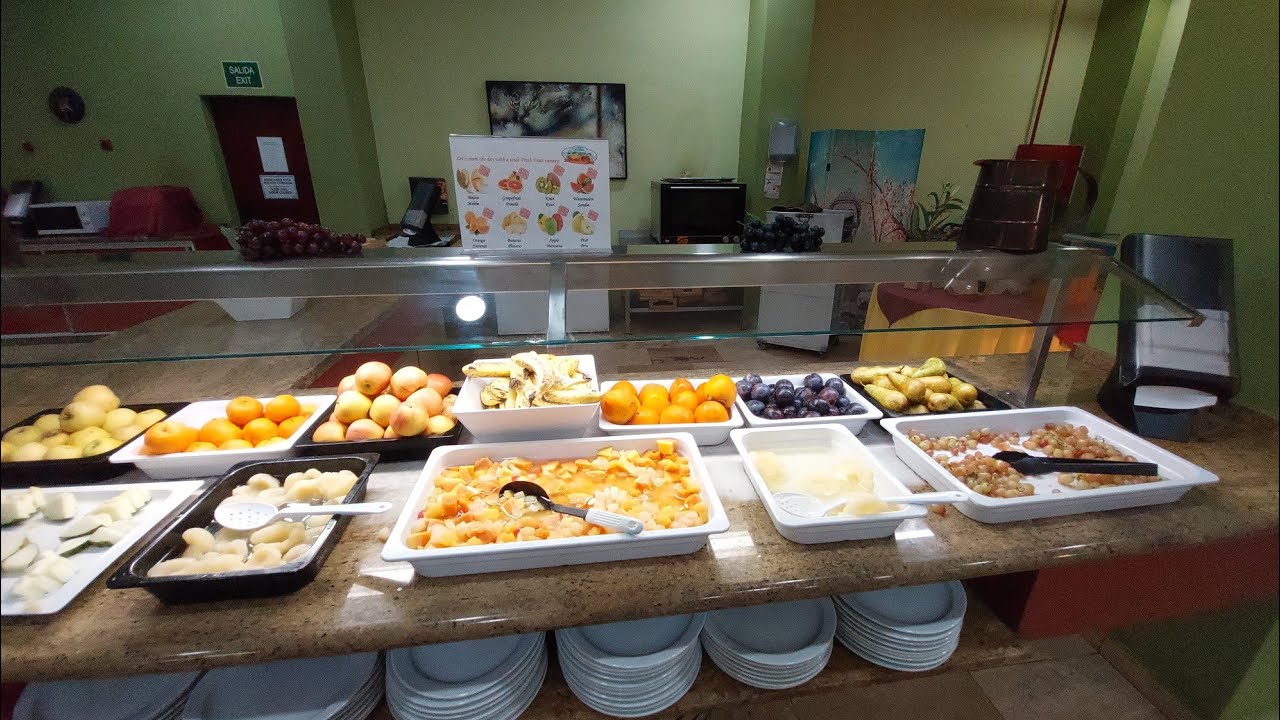 Tenerife, Piramides hotel lunchtime buffet selection, but is it any good?