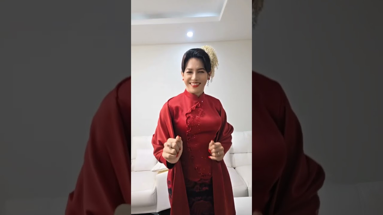 ဘေးလေးကိုကပ် မာမီအောင်လာပြီ...