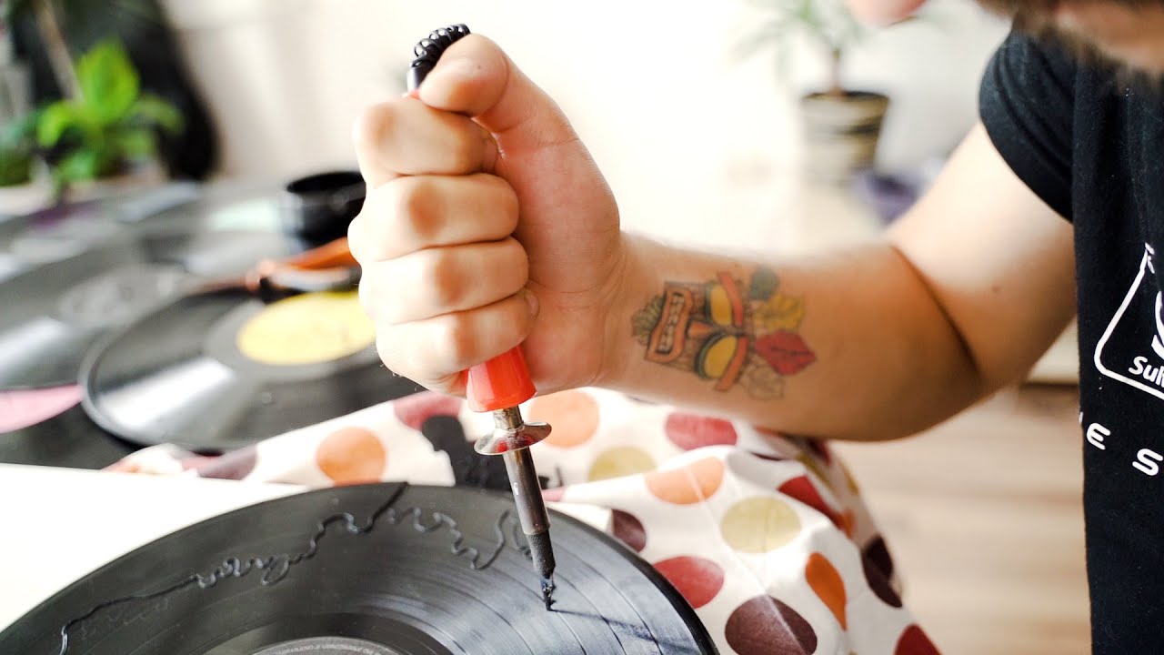 Plastic Art Lab - Ručno recikliranje gramofonskih ploča