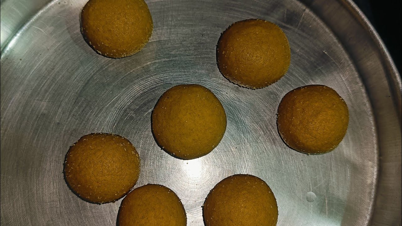 Besan ke laddoo banana // besan ke laddoo ki recipe 