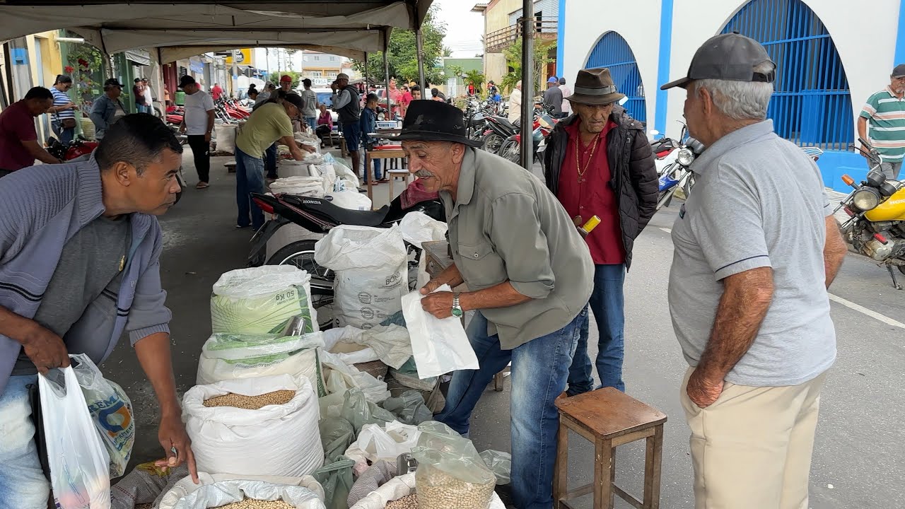 Veja o preço do feijao e da farinha e tambem da fava na feira de araruna pb