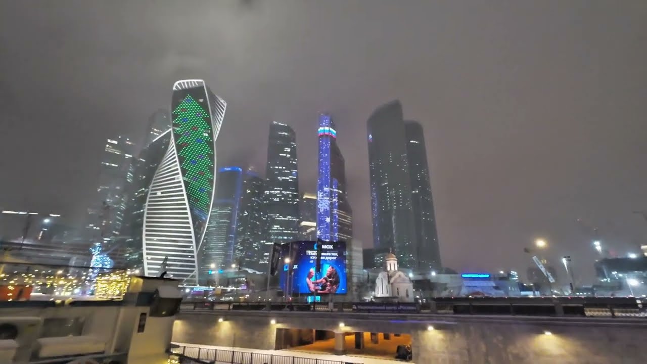 Новогодняя реклама чная прогулка по Москве-реке