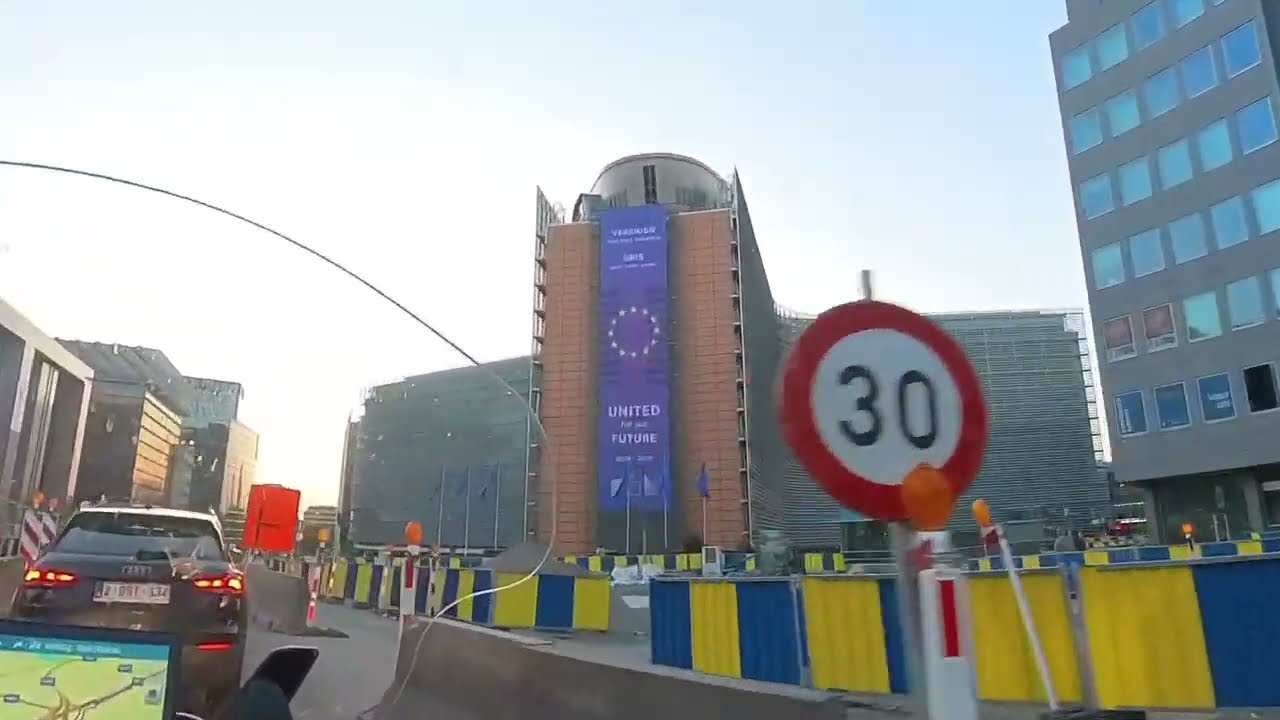Cruising trough the capital of Europe on a R1200RT  #bmwmotorrad #sunset #4k #insta360 #brussels