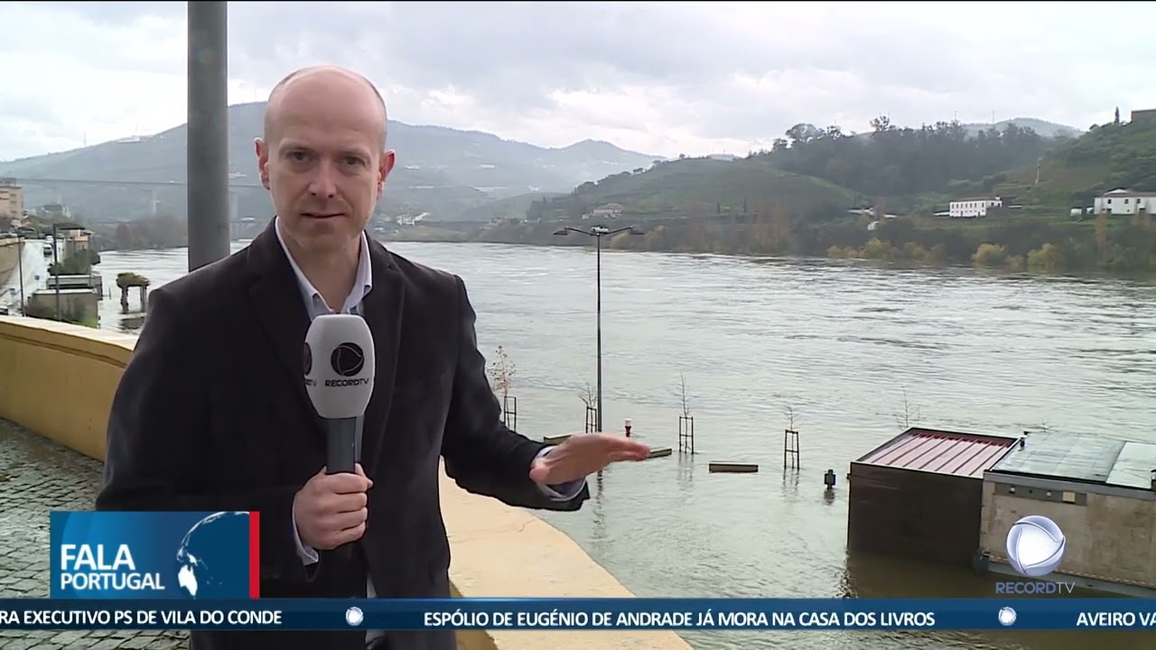 Caudal do rio Douro subiu a margem no Peso da Régua