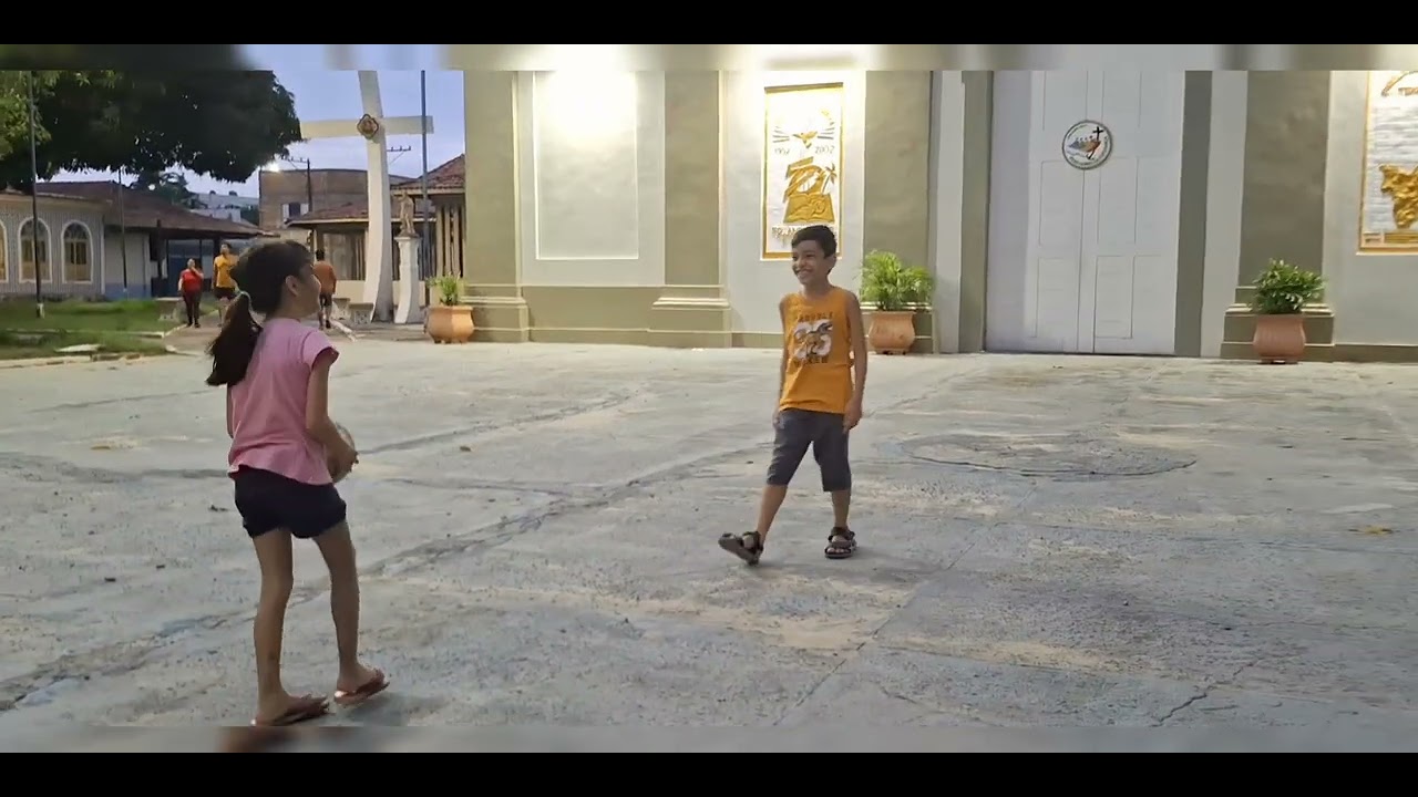 Alberto Mocbel - mais futebol na pracinha da igreja.