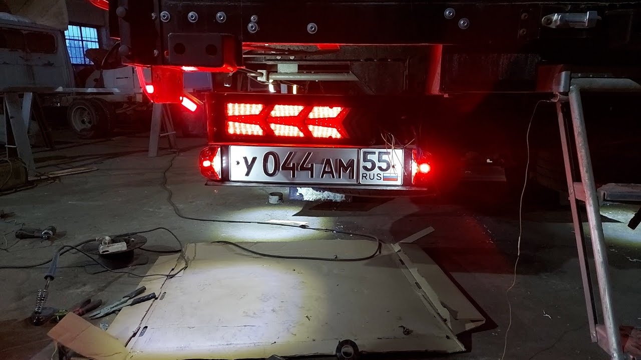 Установил на ГАЗЕЛЬ сзади, фонари ЛАМБАРГИНИ.