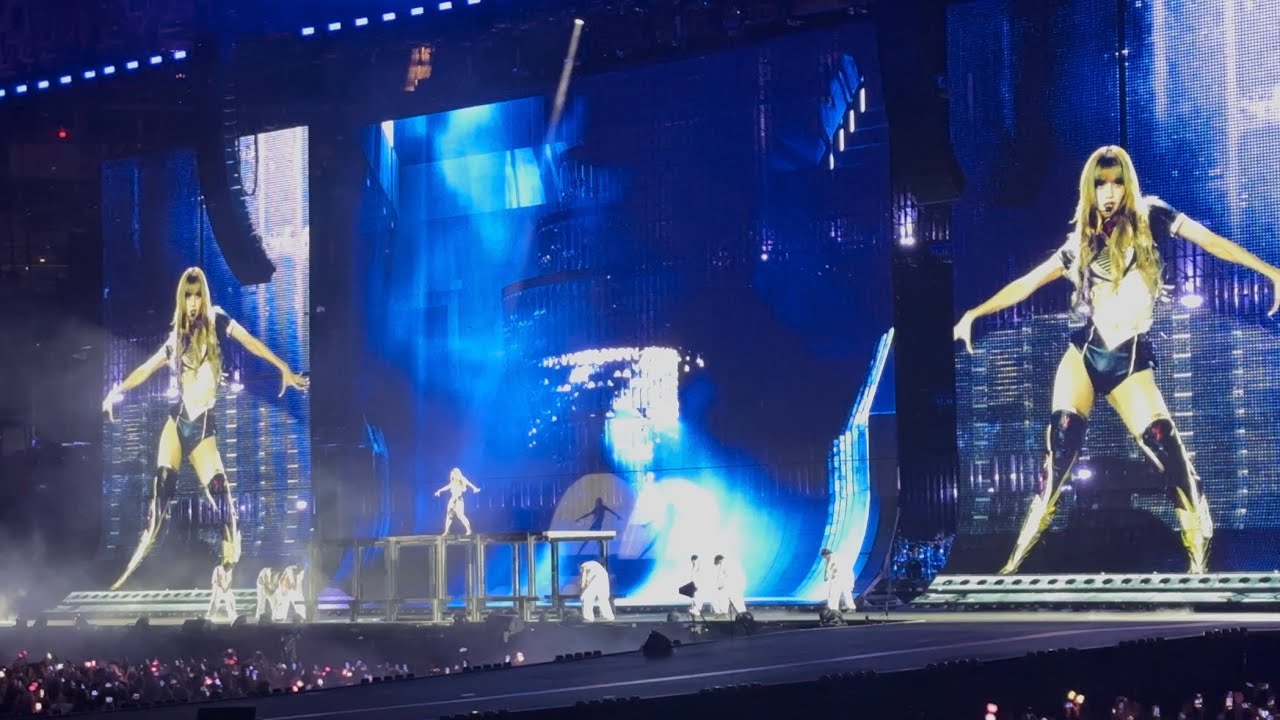 LISA BLACKPINK - Thunder & FUTW [DEADLINE WORLD TOUR 2025 LA Day 1 Sofi Stadium]