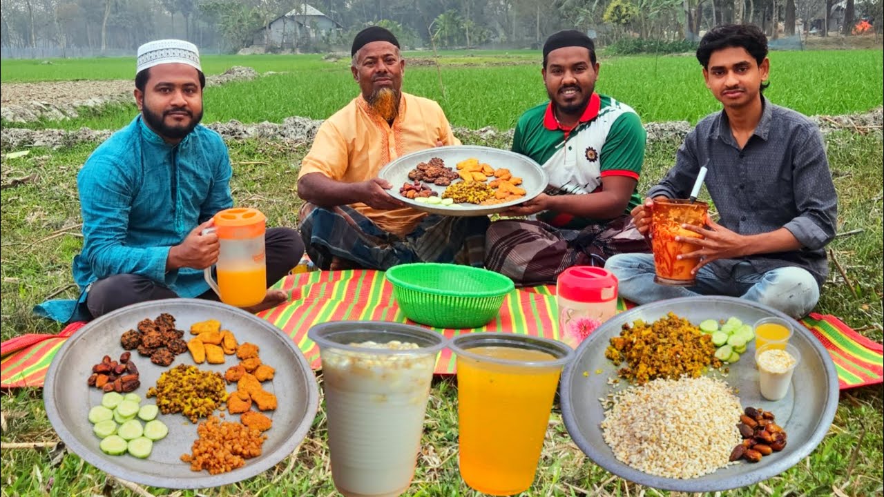 ইরি ধান খেতের পাসে বসে সবাইকে নিয়ে ইফতার, আলহামদুলিল্লাহ 