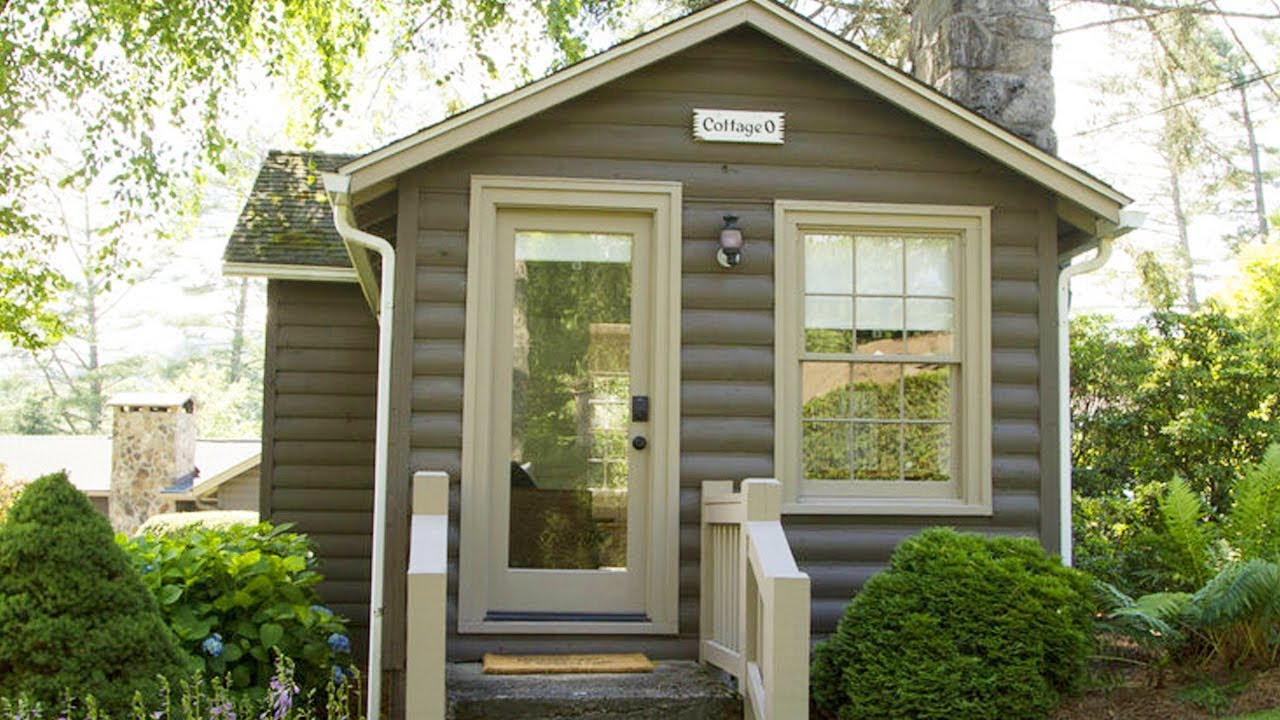 Charming Romantic 1940's Retro Cottage Tiny Home | Lovely Tiny House
