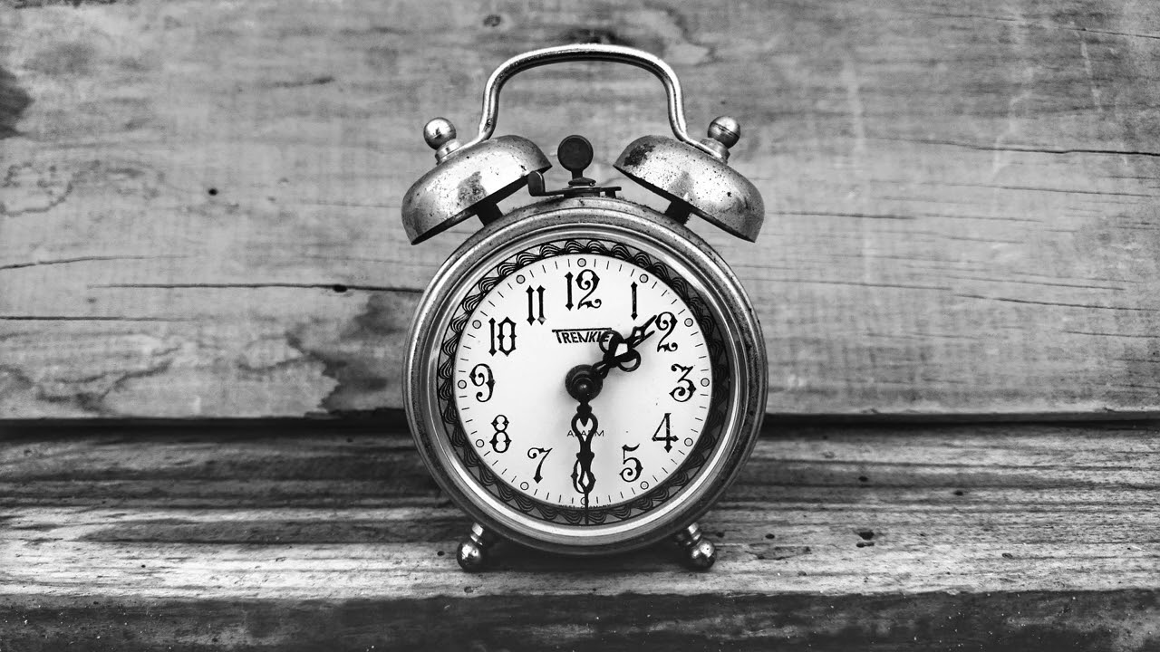 THE CLOCK THAT TICKS ONLY WHEN YOU LIE “One lie. One tick.”