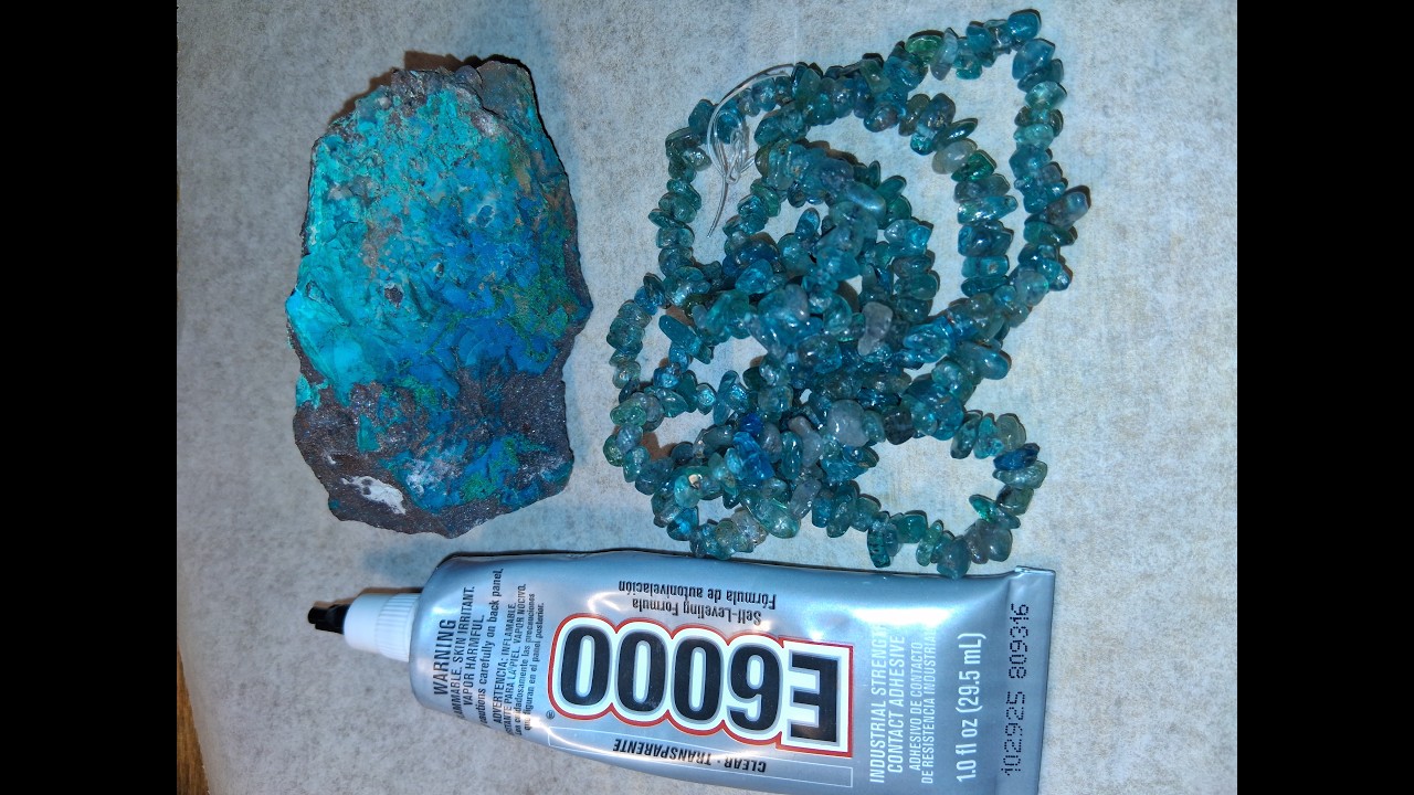 Wire Tree: Blue-Green Stone Chips on a Blue Stone