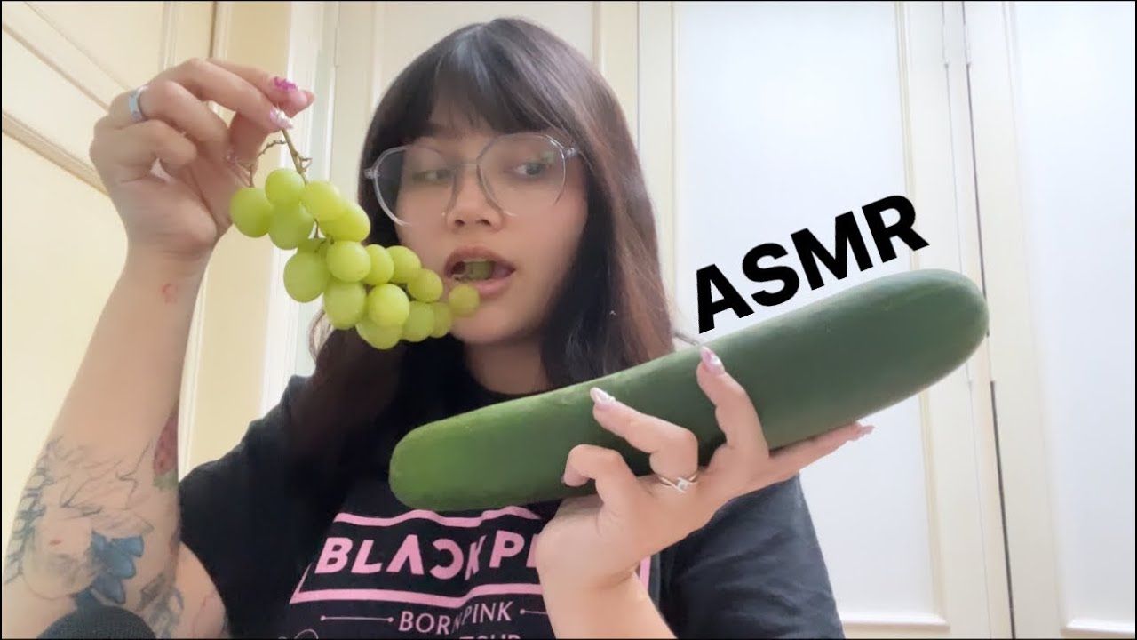 Comiendo frutas/verduras crujientes 🍇🥒 *blue yeti*