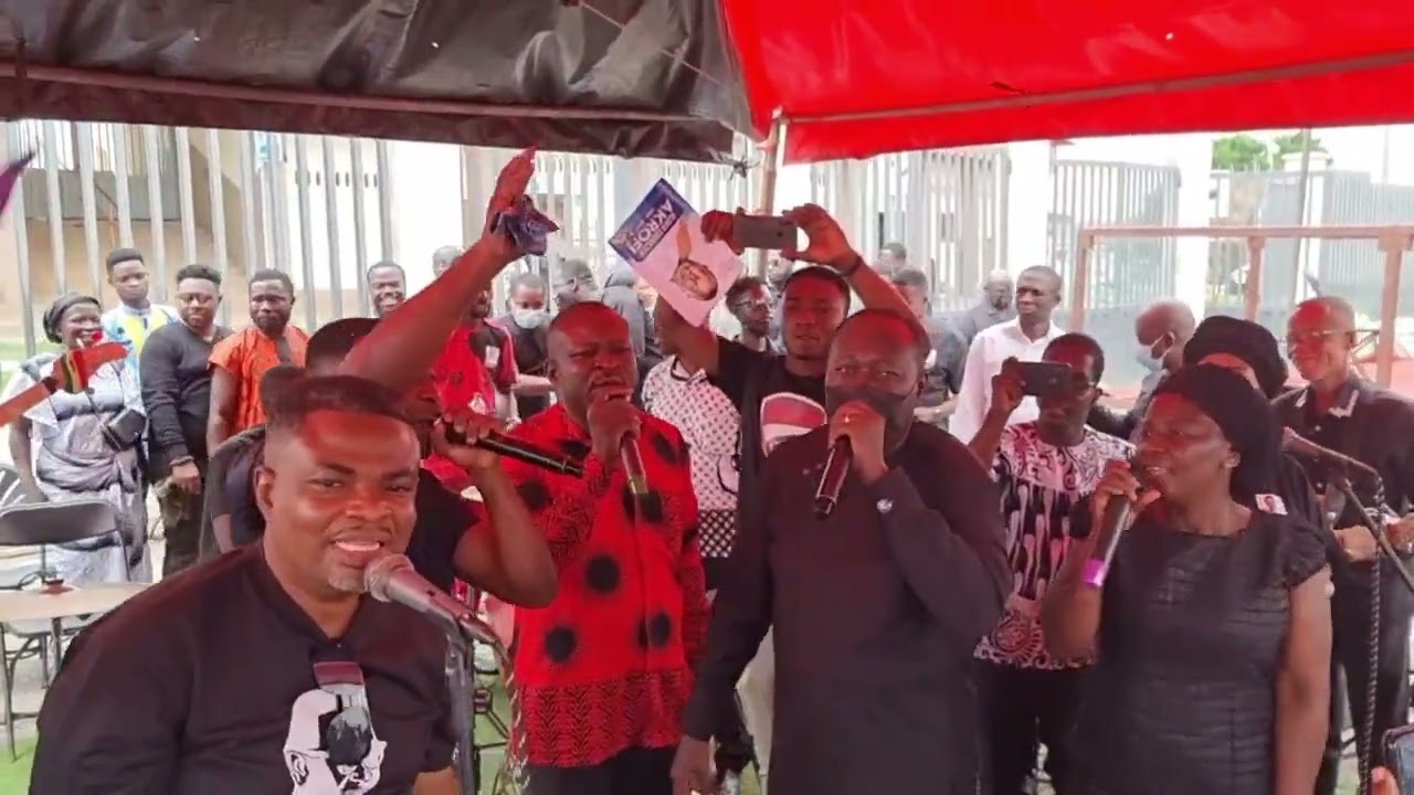 SOOOO SAD AS ELDER MIREKU AND KWAKU GYASI SINGS AND BID FAREWELL TO HIS OLD FRIEND ELDER AKROFI