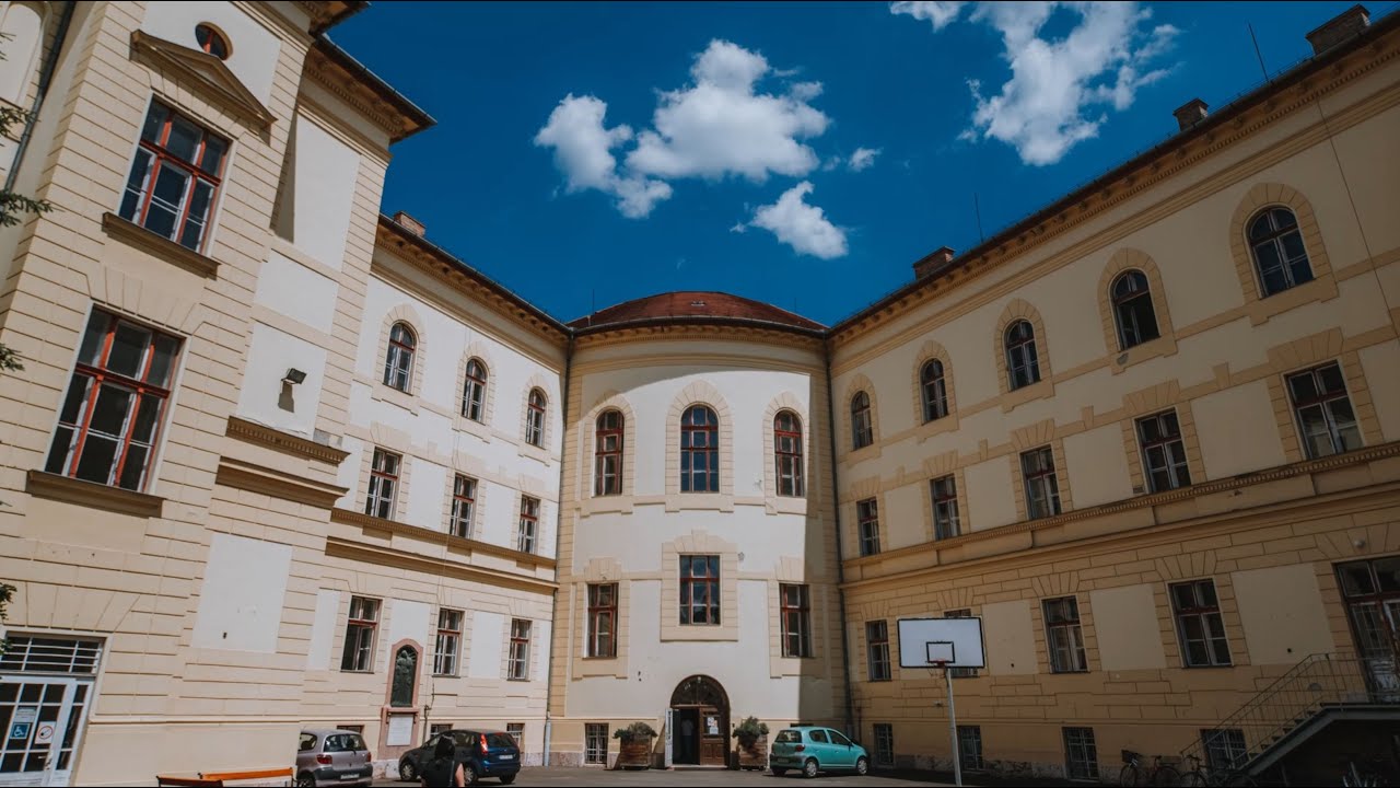 Szegedi Radnóti Miklós Kísérleti Gimnázium - Szeged (rövidfilm)
