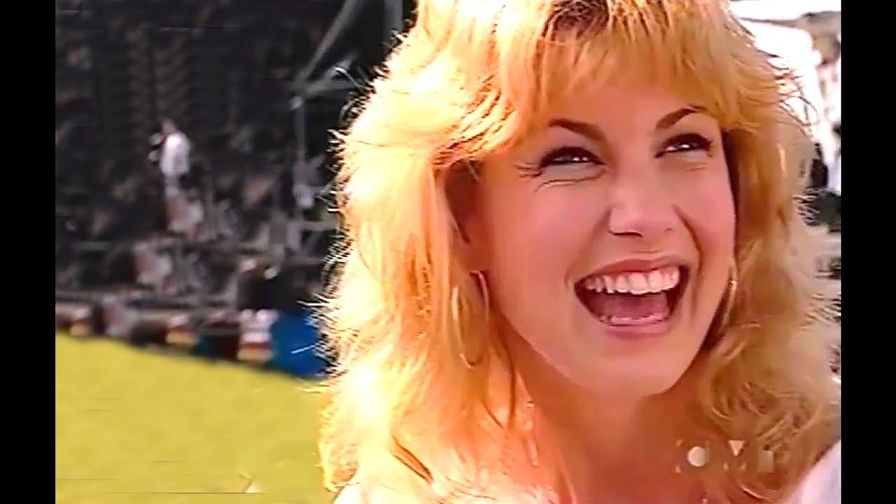 FAITH HILL (27 YEARS OLD) INTERVIEW