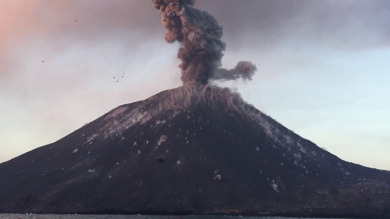 SPECIAL ERUPTION ANAK KRAKATAU JUILLET 2018