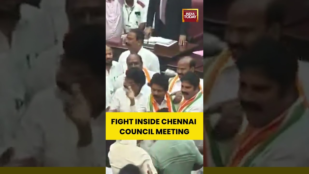 Tamil Nadu Politics: DMK and AIADMK Councillors Clash in Chennai Meeting #tamilnadu #chennai