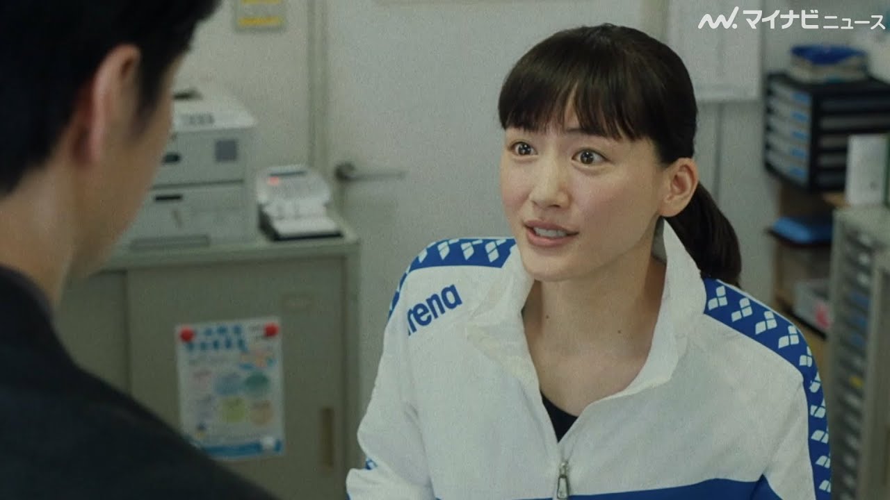 ”水泳コーチ”綾瀬はるか、強引に教室入会を勧める！長谷川博己はタジタジ？　映画『はい、泳げません』本編映像公開