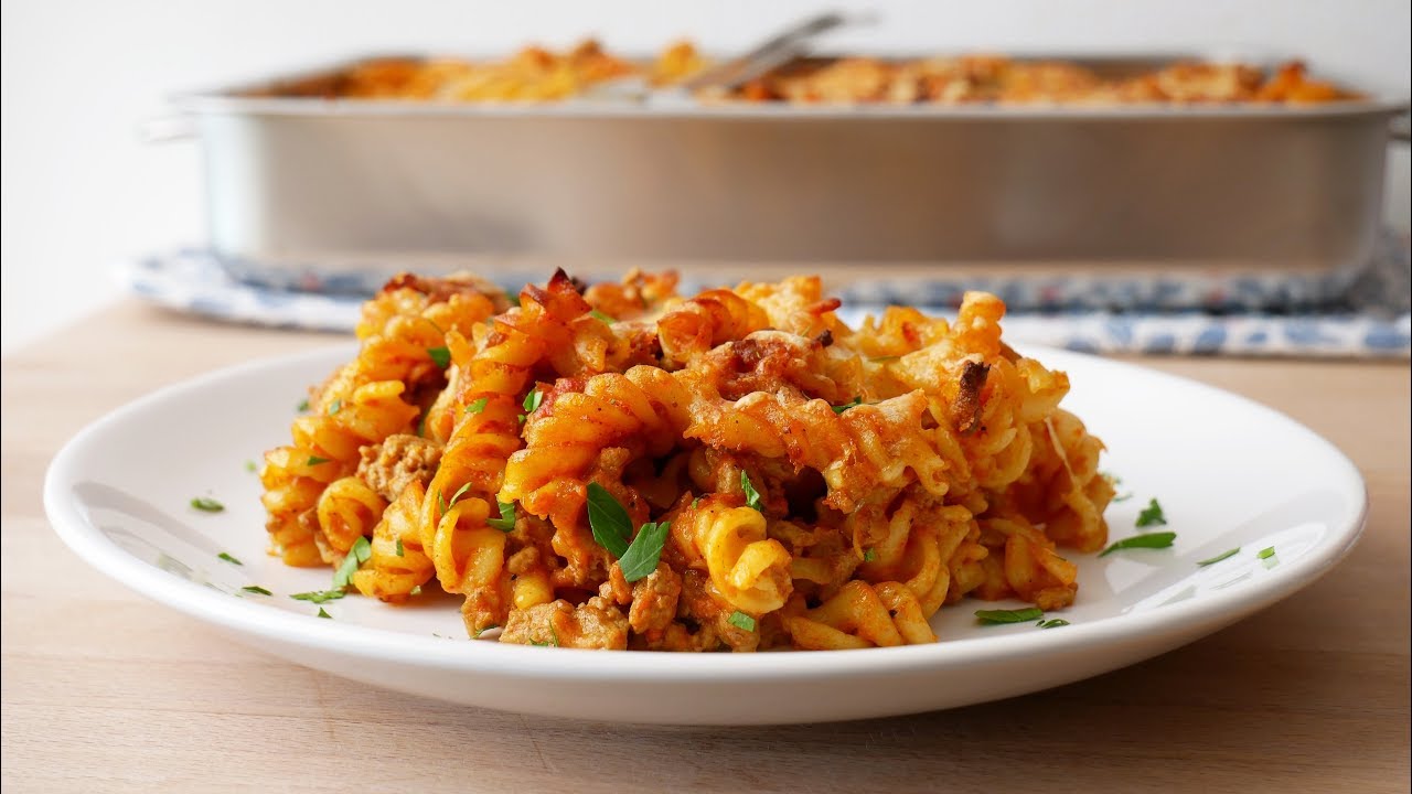 Schneller Nudelauflauf mit Hackfleisch (Rezept) || Simple Pasta Bake with Ground Meat || [ENG SUBS]