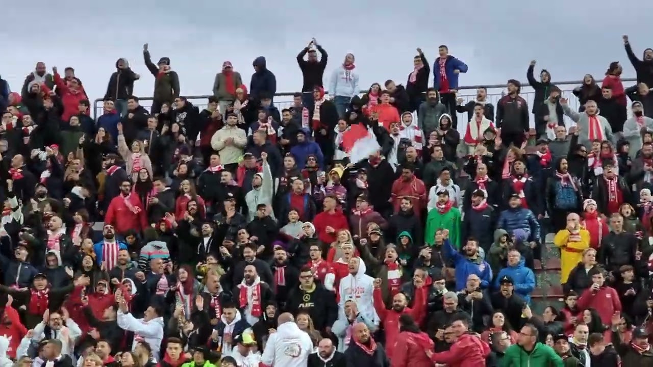 Pubblico di Barletta con Goal in diretta
