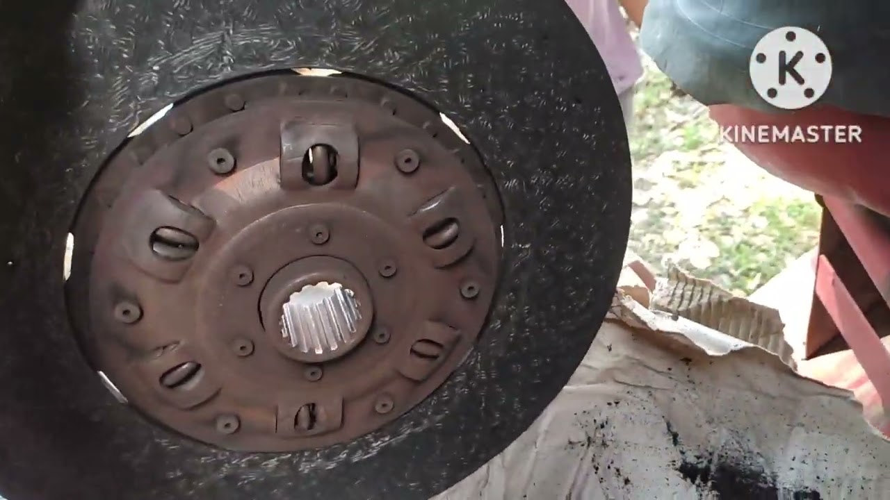 Pabago-bago ang clutch, natigas,nalambot,nayogyog sa arangkada. Palit Clutch Lining/Release Bearing.