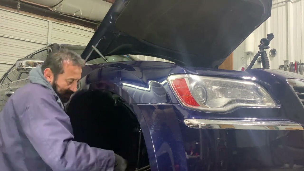 Передние стойки Chrysler 300 2013 года